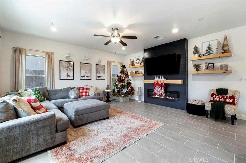 Photo of 4085 Alamos Ave, Clovis, CA 93619 (MLS # FR25272301)