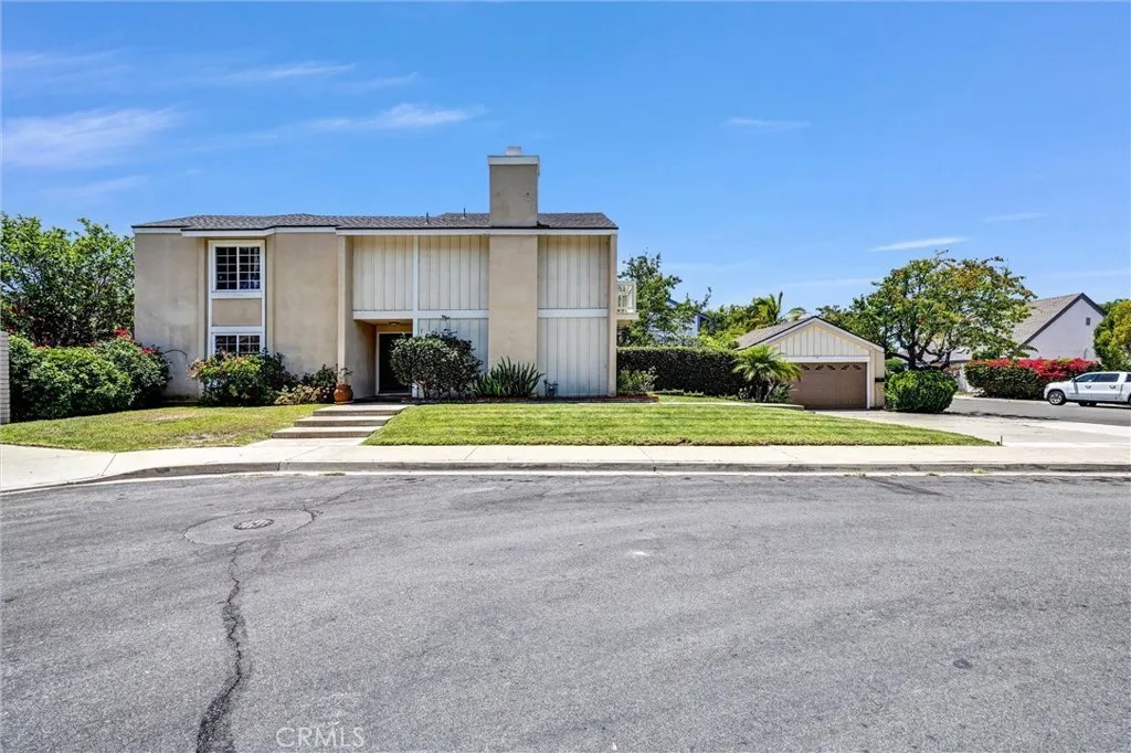 4 Hickory Tree Lane