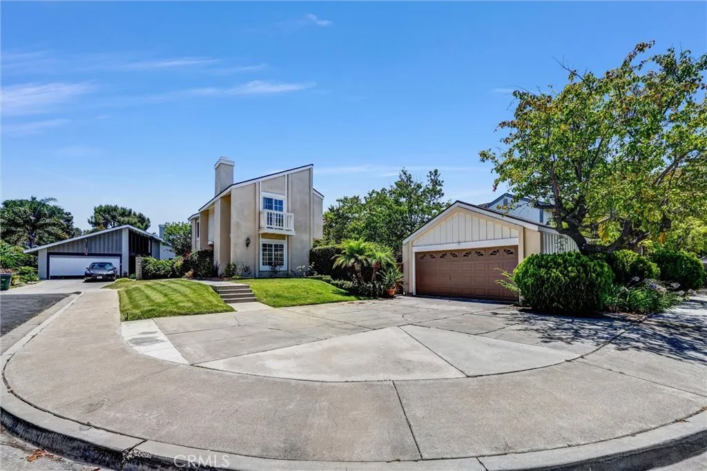 4 Hickory Tree Lane