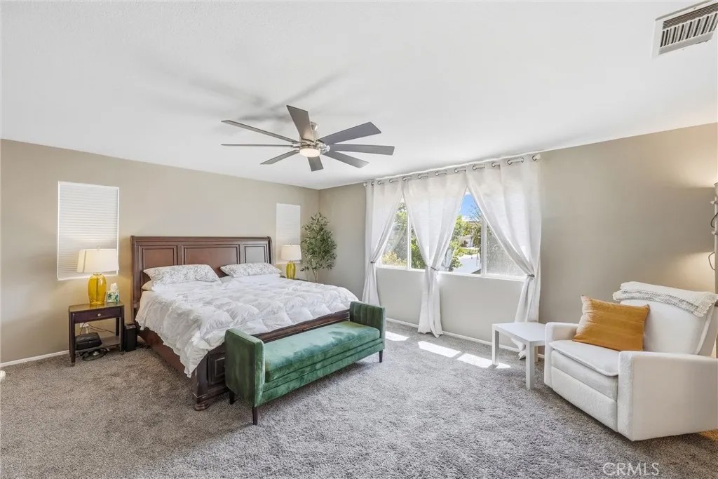 8402 Lindenhurst