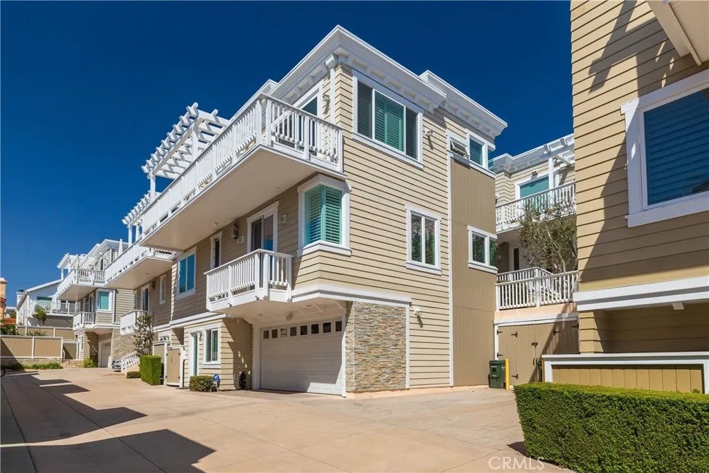 Photo of 733 21st ST, Hermosa Beach, CA 90254 (MLS # SB26205754)