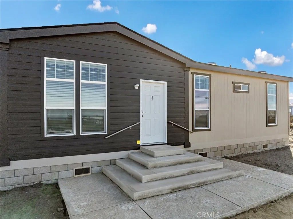 Photo of 1961 Seville Place, Pinon Hills, CA 92372 (MLS # HD26048444)
