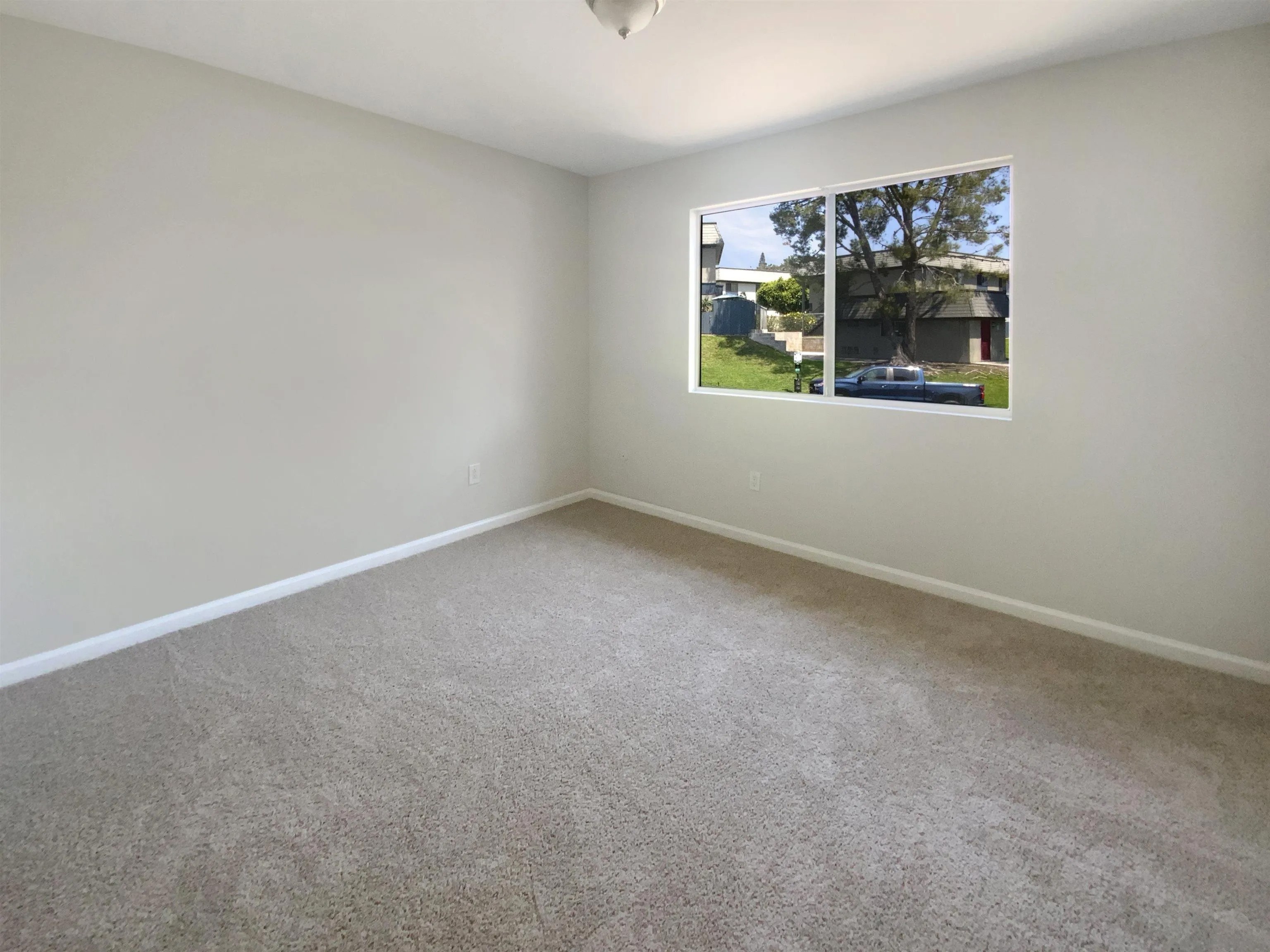 5661 Lake Park Way 4