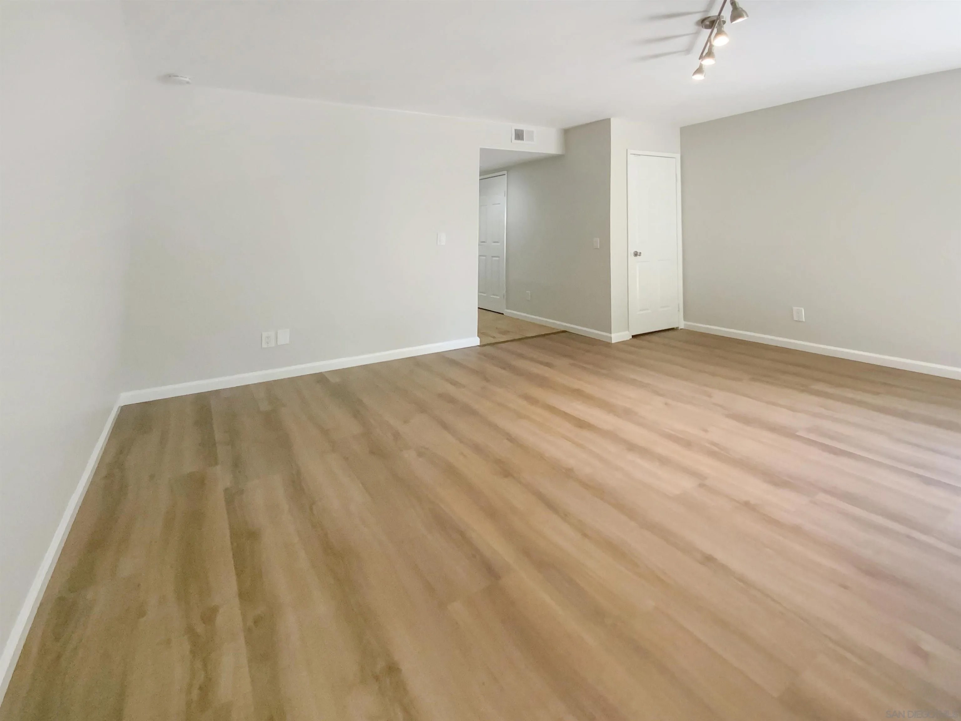 5661 Lake Park Way 4