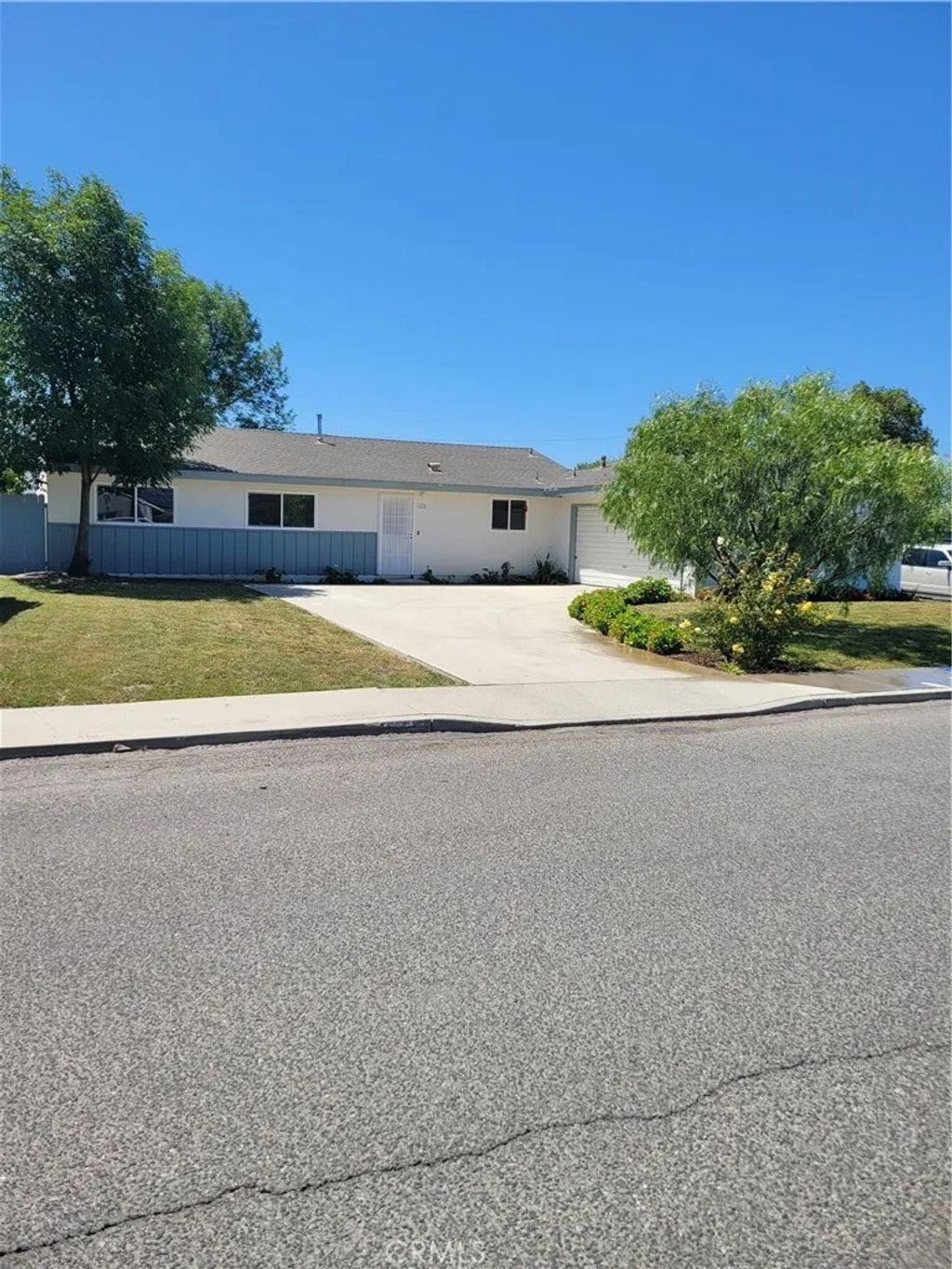 Photo of 1528 Bodie AVE, Simi Valley, CA 93065 (MLS # SR26096813)