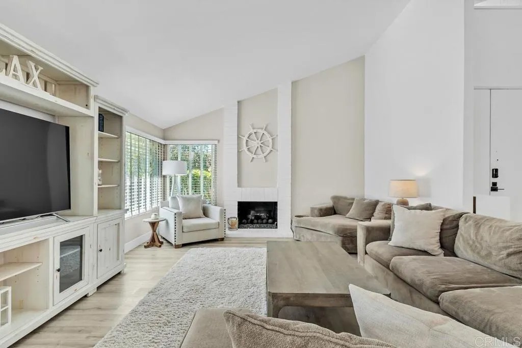 754 Rocking Horse Rd