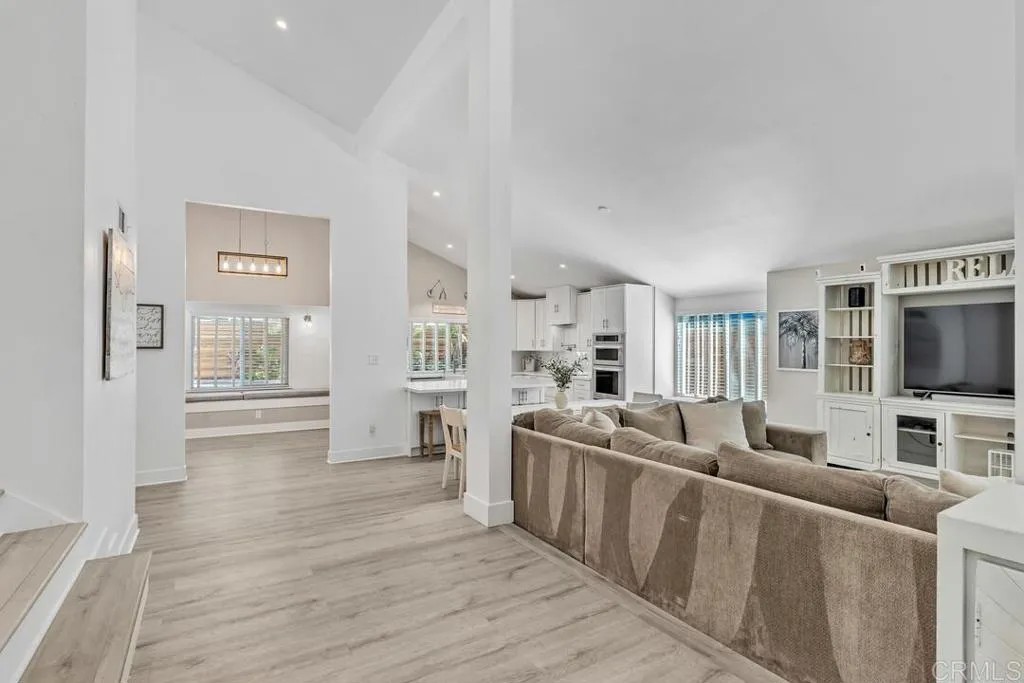 754 Rocking Horse Rd