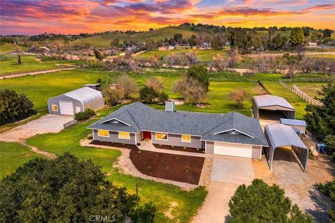 Photo of 6446 Windmill Rd, Paso Robles, CA 93446 (MLS # NS26055281)