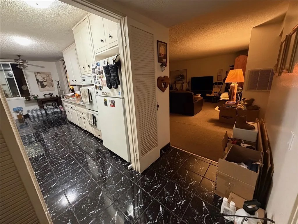 5301 Balboa Boulevard F2
