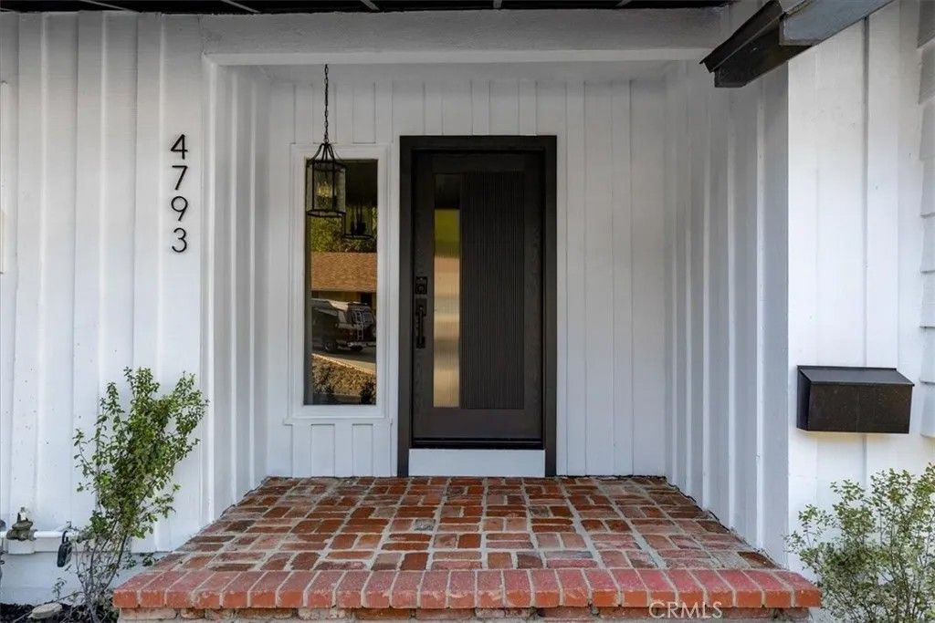 Photo of 4793 Excelente Drive, Woodland Hills, CA 91364 (MLS # IG26009211)