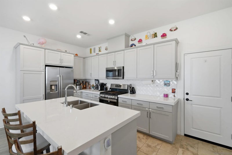 2044 BLUESTONE CIR.
