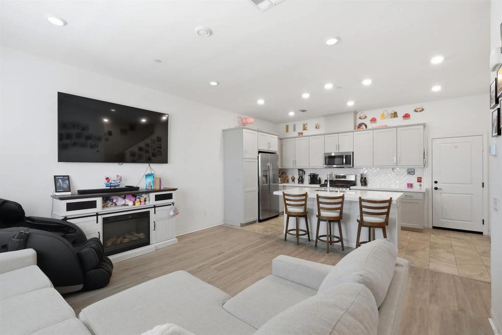 Photo of 2044 Bluestone Cir, Chula Vista, CA 91913 (MLS # 260016673)