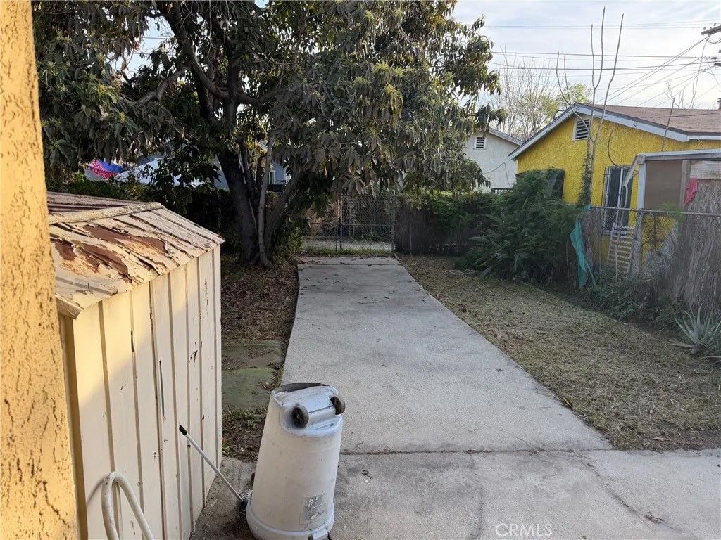 Photo of 350 W 59th Pl, Los Angeles, CA 90003 (MLS # SB26043163)