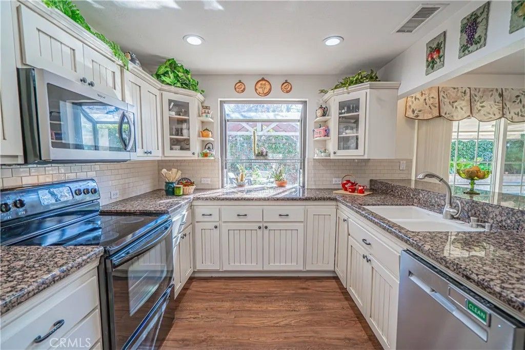 Photo of 23514 Via Decano, Valencia, CA 91355 (MLS # SR26019077)