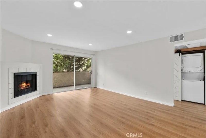 445 W 6th
