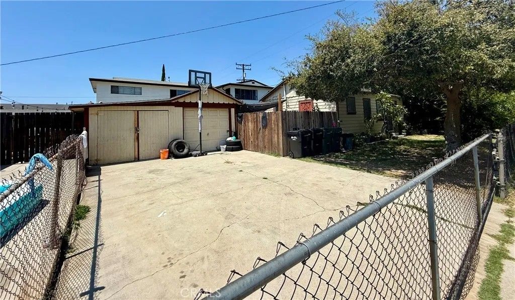 Photo of 7215 Emil Ave, Bell Gardens, CA 90201 (MLS # DW25278884)