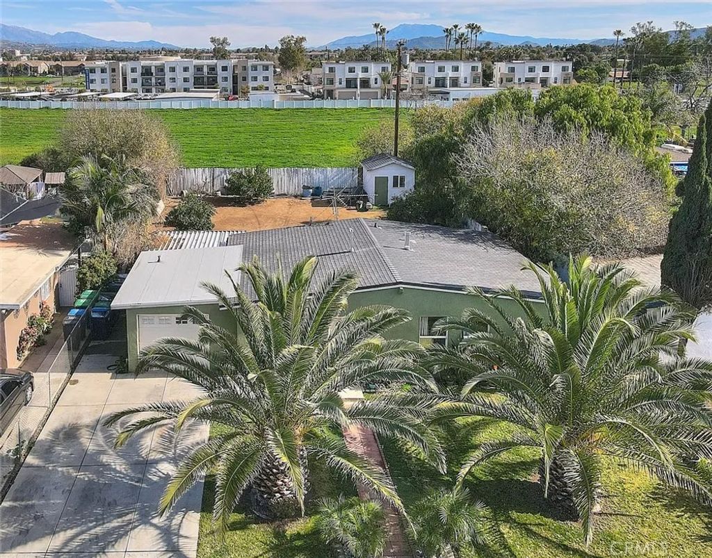 Photo of 13176 Gina Avenue, Moreno Valley, CA 92553 (MLS # SW26010526)