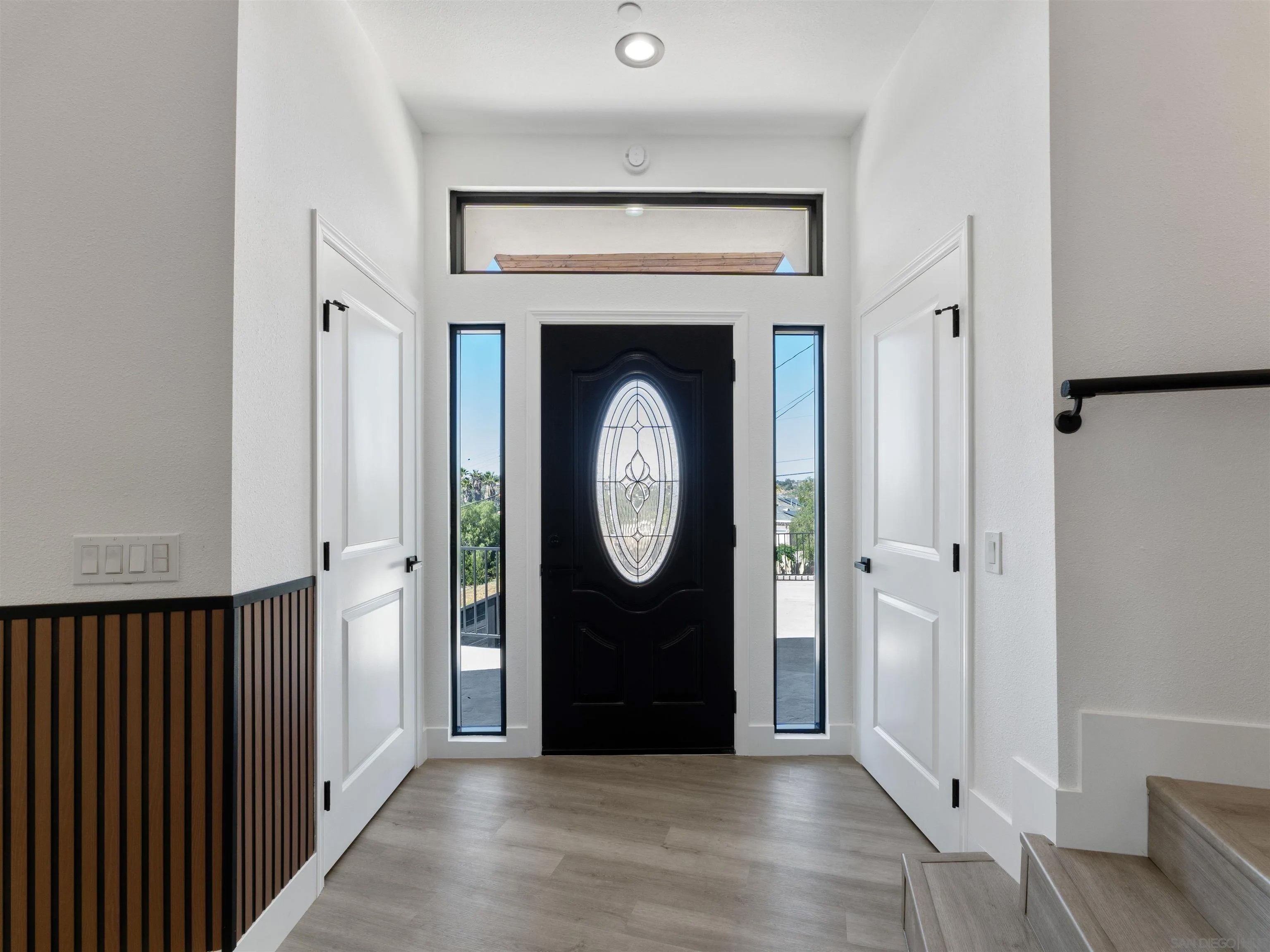 6937 Madrone
