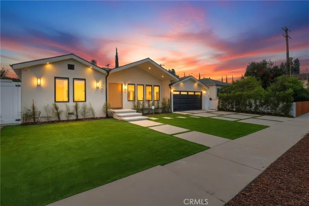 Photo of 12509 Emelita St, Valley Village, CA 91607 (MLS # SR26081744)