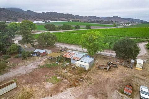 Tiny photo for 165 Leslie Street, Los Alamos, CA 93440 (MLS # SC25232963)