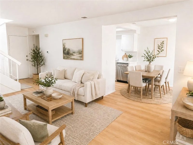 961 W Lamark