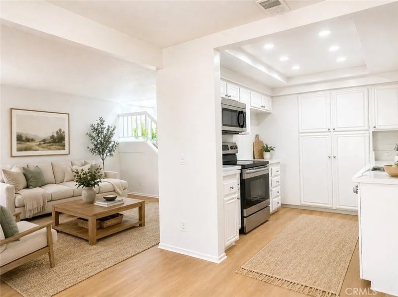 961 W Lamark