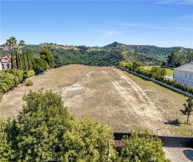 45 Beverly Park Circle