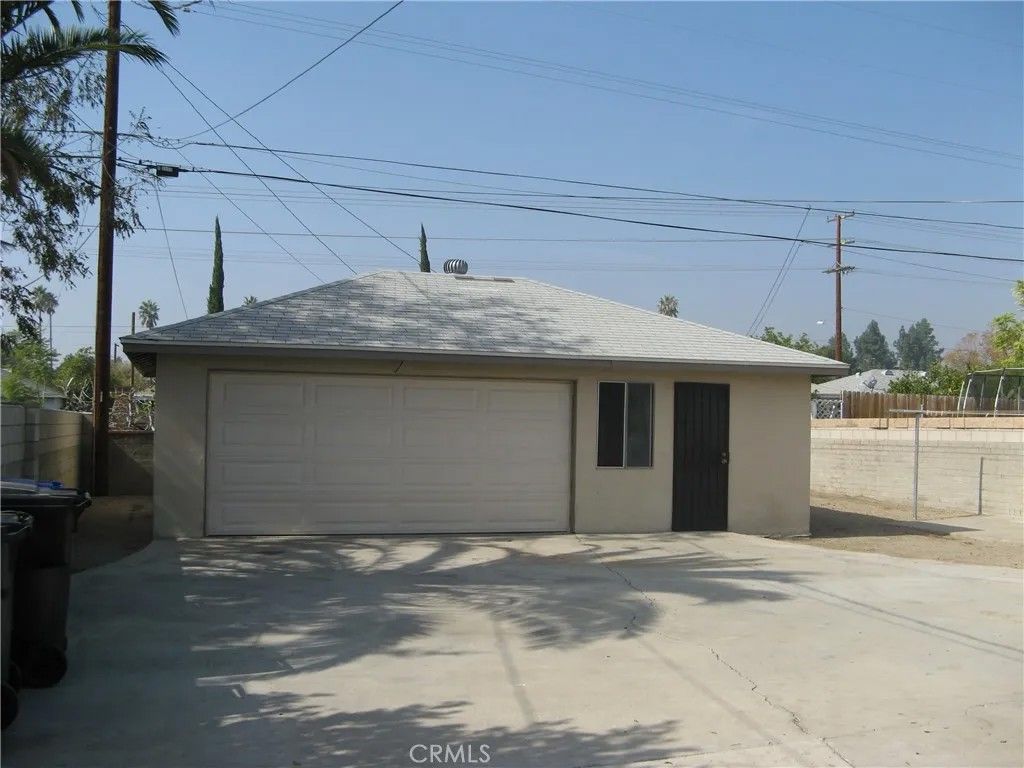 Photo of 8556 Kempster Ave, Fontana, CA 92335 (MLS # TR26072092)