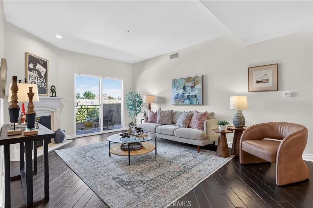 4424 Whitsett Avenue 303