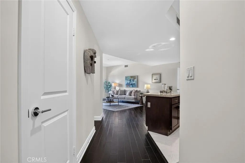 4424 Whitsett Avenue 303
