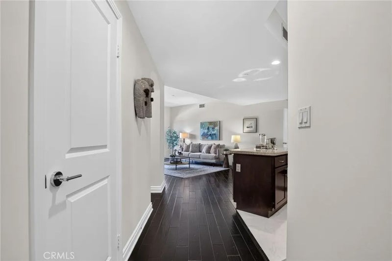 4424 Whitsett Avenue 303