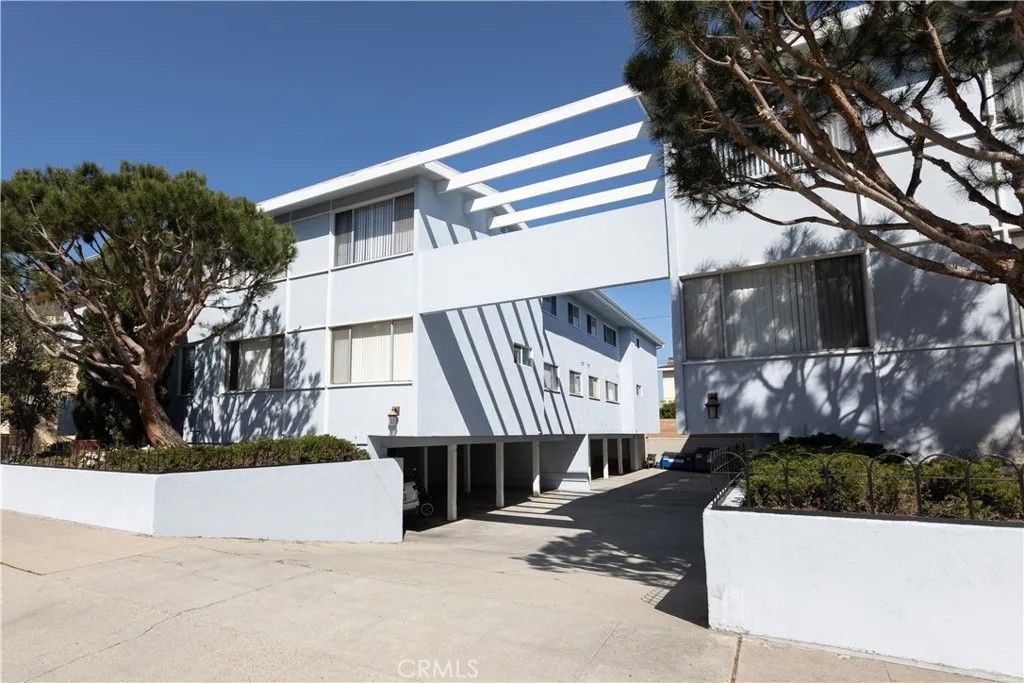 Photo of 507 Avenue G #H, Redondo Beach, CA 90277 (MLS # SB26017980)