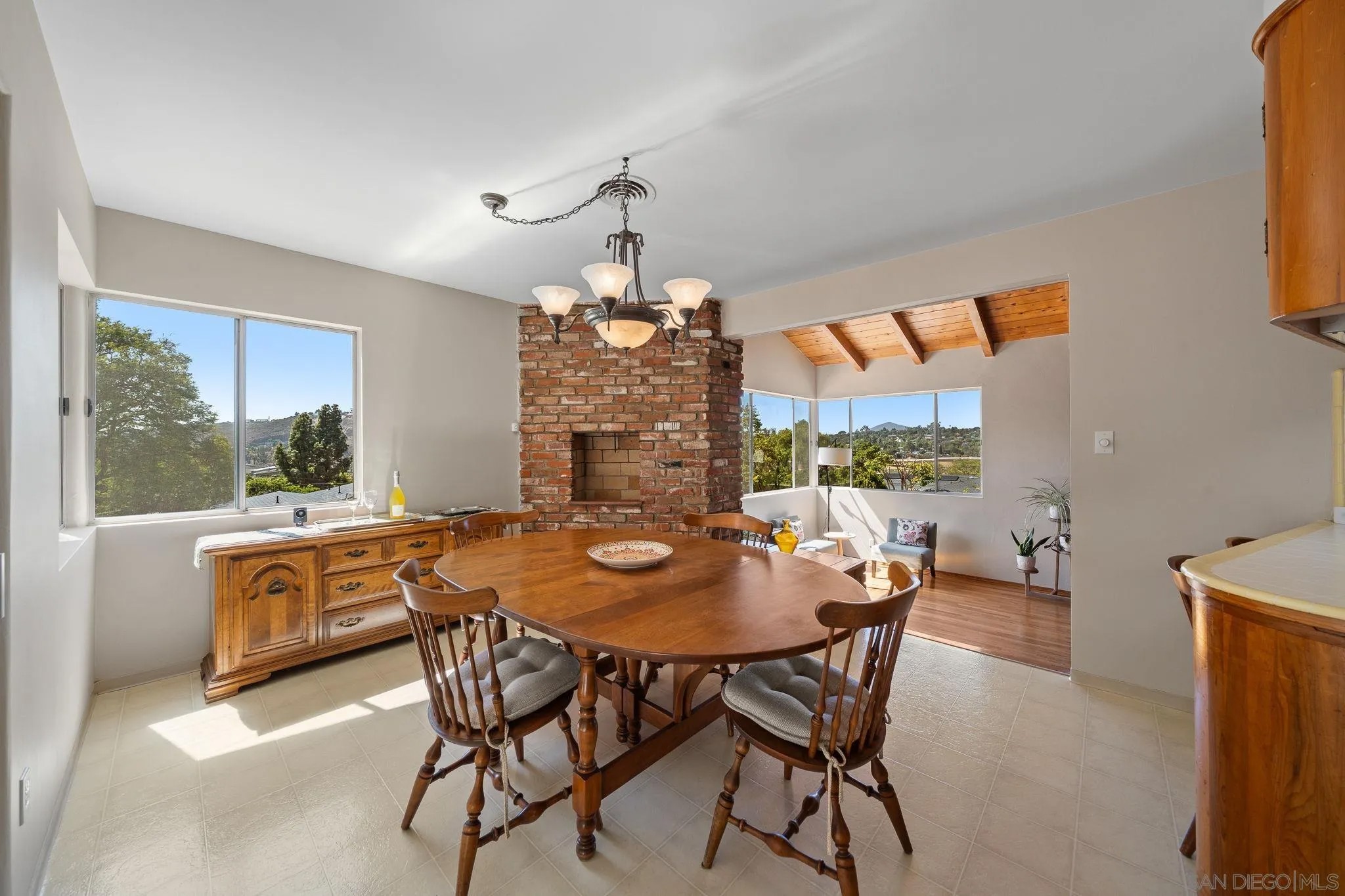 3958 Kenwood Dr