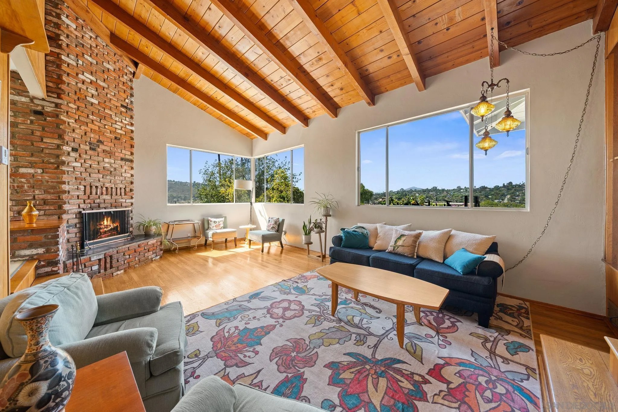 3958 Kenwood Dr