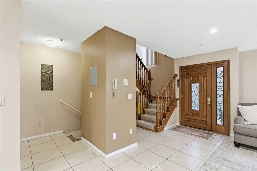 301 W Loraine Street 5