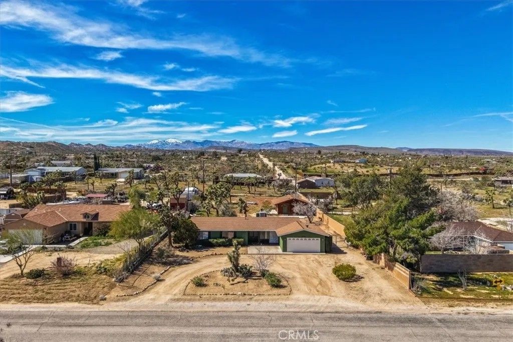 Photo of 4808 Camarilla Avenue, Yucca Valley, CA 92284 (MLS # JT26036438)