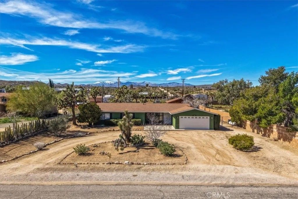 Photo of 4808 Camarilla Avenue, Yucca Valley, CA 92284 (MLS # JT26036438)
