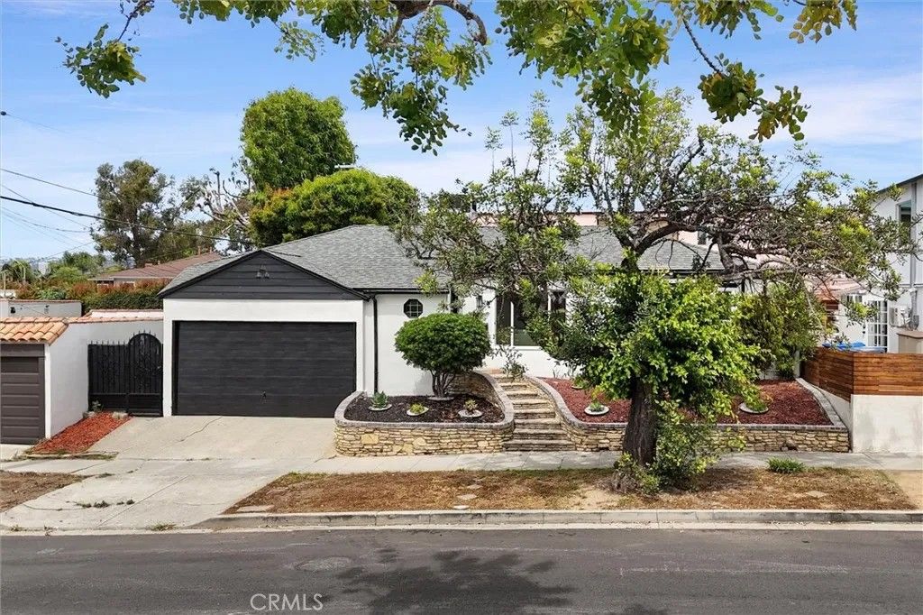 Photo of 5981 Pickford Street, Los Angeles, CA 90035 (MLS # PV26082705)