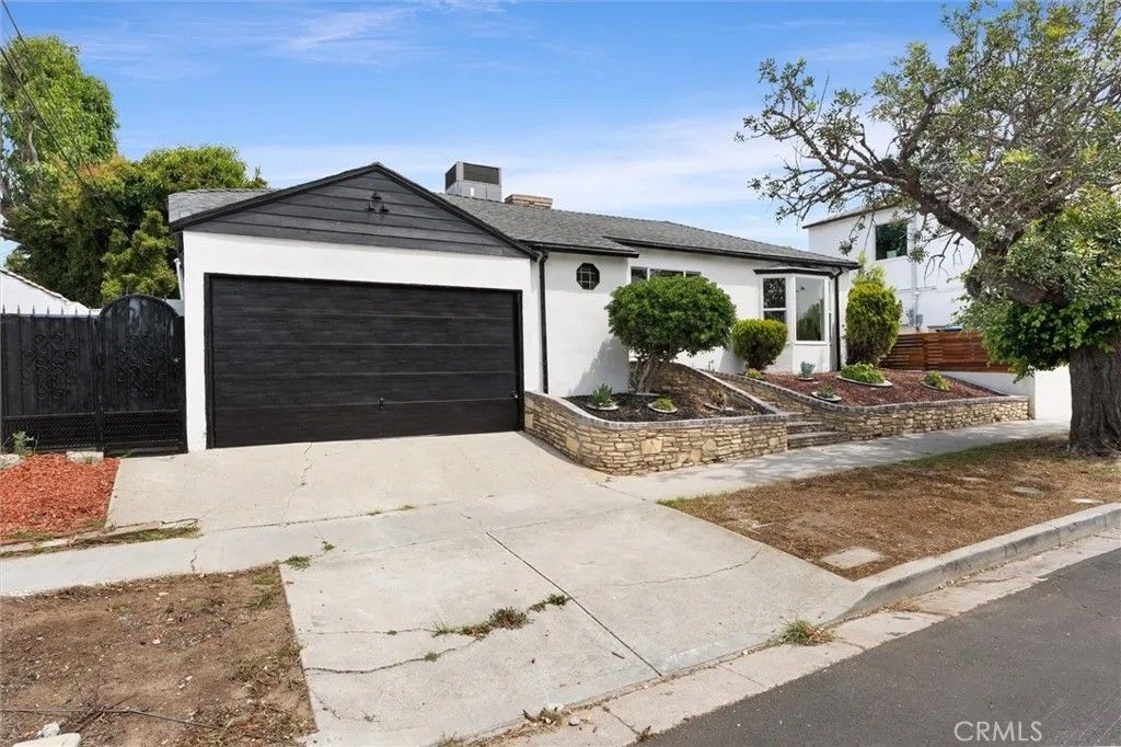 Photo of 5981 Pickford Street, Los Angeles, CA 90035 (MLS # PV26082705)