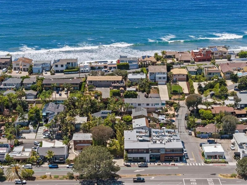 748 N Coast Highway 101