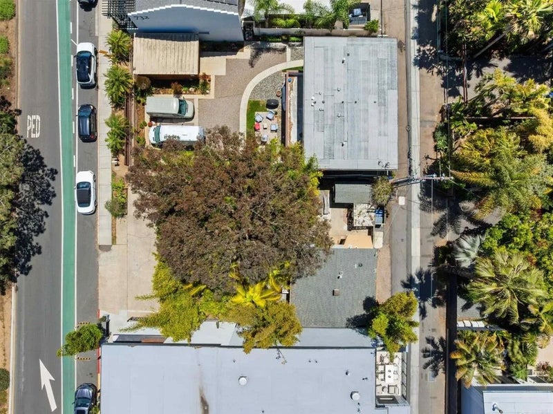 748 N Coast Highway 101