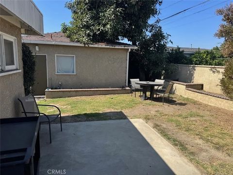 Tiny photo for 5837 E Gossamer St, Long Beach, CA 90808 (MLS # OC25238423)