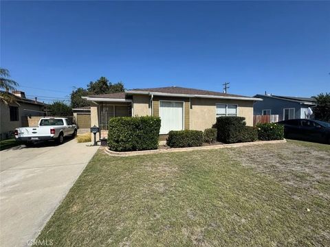 Tiny photo for 5837 E Gossamer St, Long Beach, CA 90808 (MLS # OC25238423)