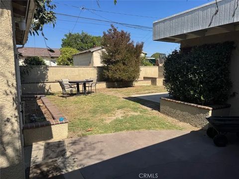 Tiny photo for 5837 E Gossamer St, Long Beach, CA 90808 (MLS # OC25238423)