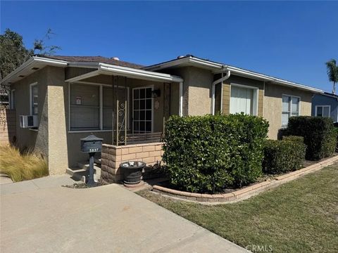 Tiny photo for 5837 E Gossamer St, Long Beach, CA 90808 (MLS # OC25238423)