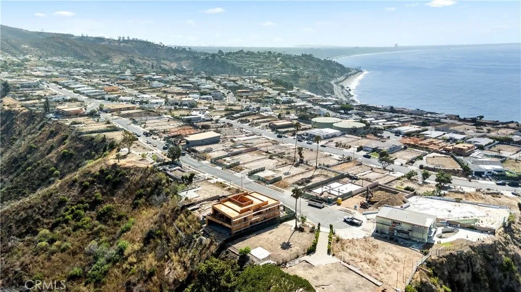 Photo of 18434 Clifftop WAY, Malibu, CA 90265 (MLS # SR26189104)