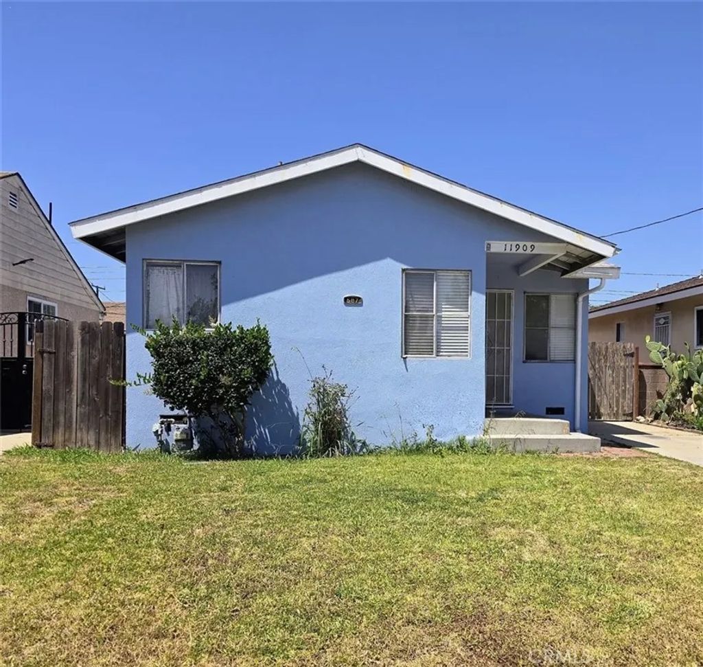 Photo of 11909 Cedar Ave, Hawthorne, CA 90250 (MLS # IG26092098)