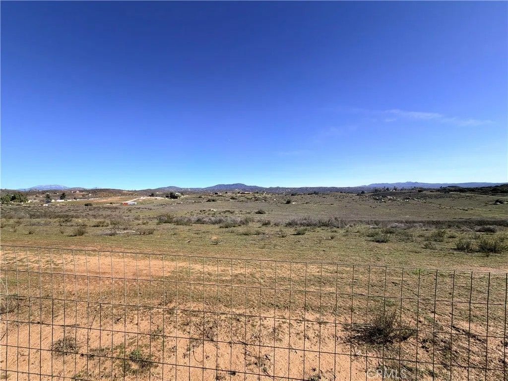 Photo of 39247 Serriano Rd, Hemet, CA 92544 (MLS # SW26001063)