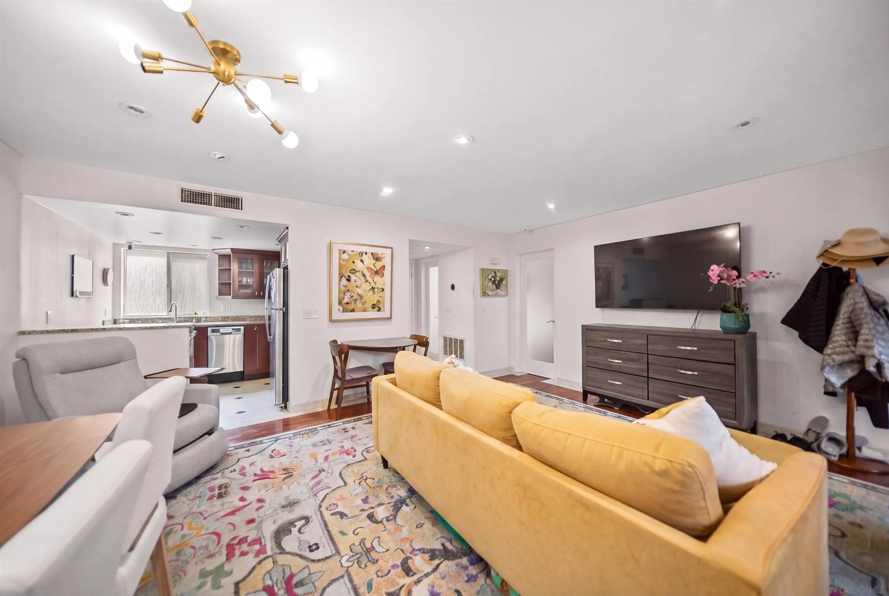1260 Cleveland E 107