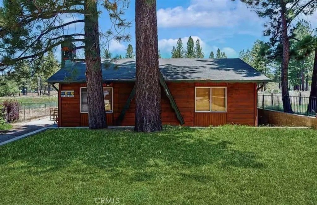 Photo of 665 Metcalf, Big Bear Lake, CA 92315 (MLS # IG26029561)